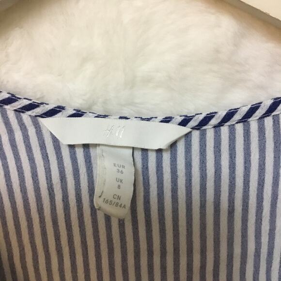 H&M Blue Striped Short Sleeve V-Neck Ruffled Top - Picture 2 of 9